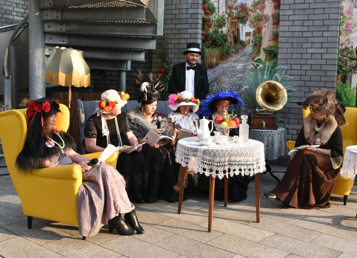 Pracownicy MiPBP podczas lektury jednej ze scen