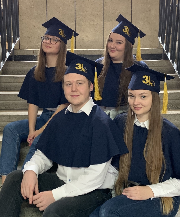 Uczniowie III LO w Będzinie biorący udział w zajęciach Uniwersytetu Młodych Naukowców